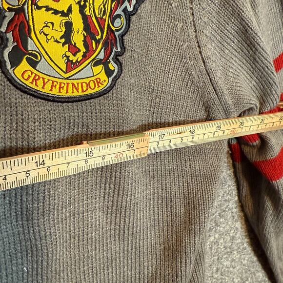 Harry Potter Wizarding World Sweater Womens Large Gray Gryffindor Cardigan - Picture 8 of 10